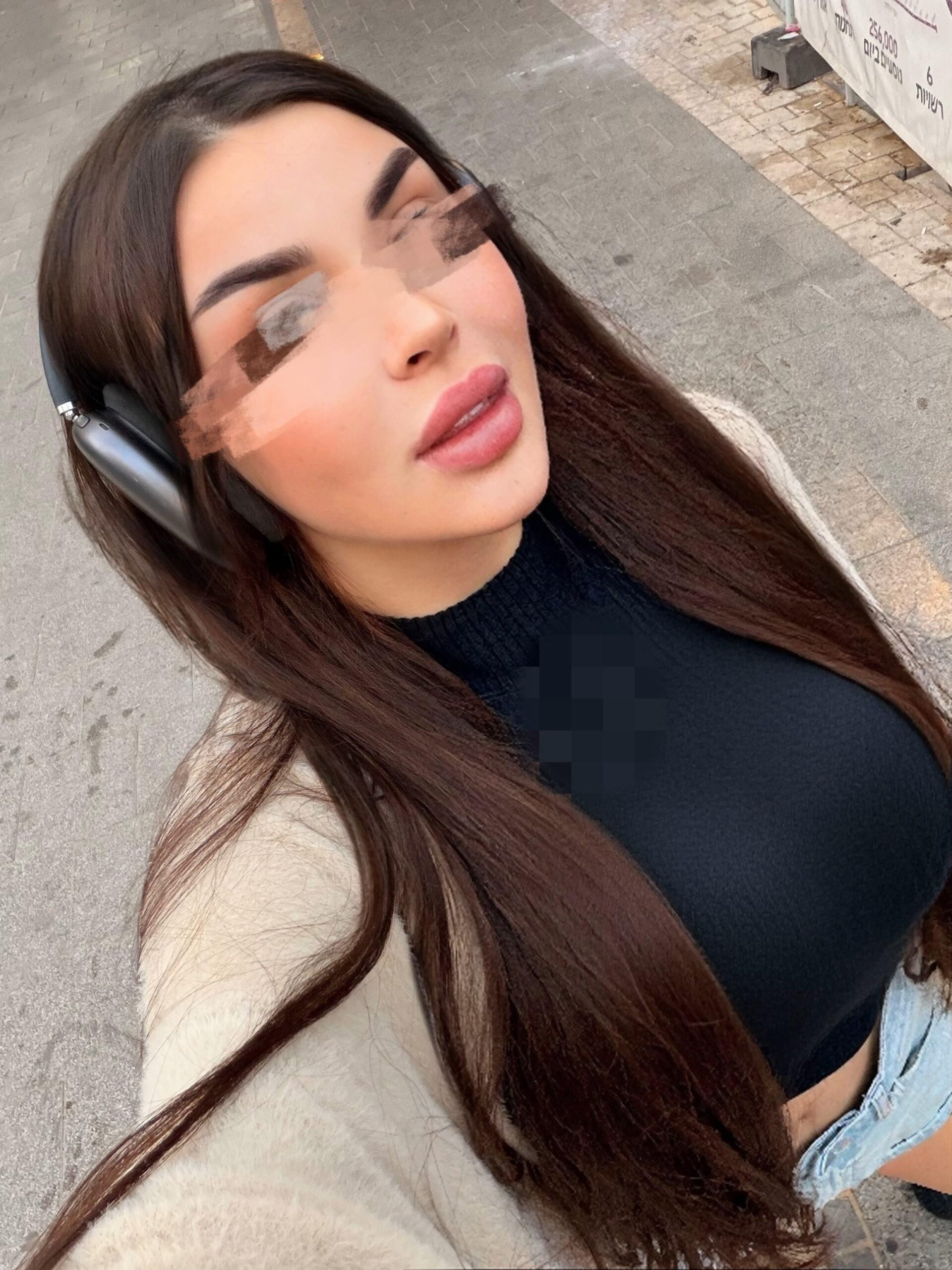 תל אביב- בחורה תיירת