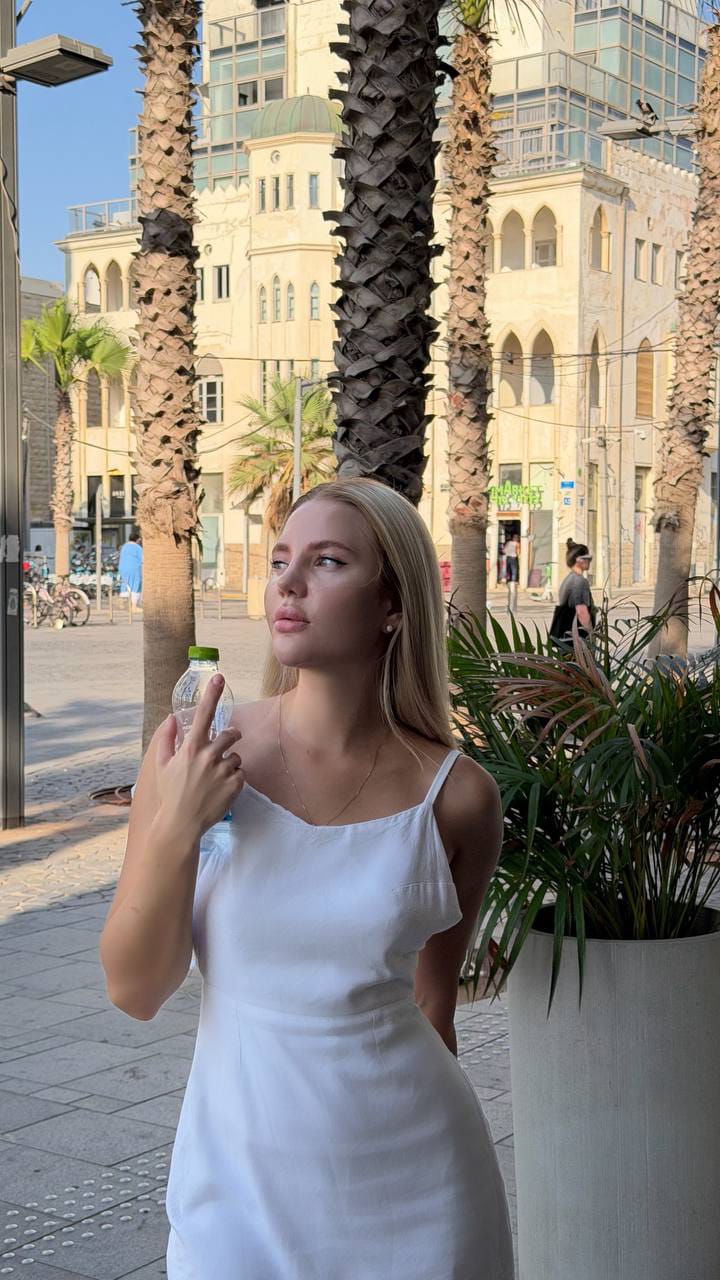 כוסית בחורה מחול בלונדינית בת 22 בתל אביב